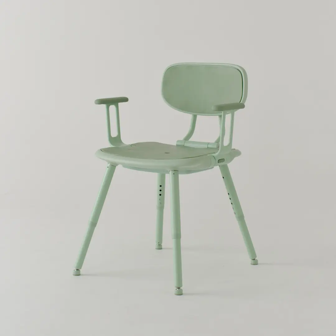 Oasis Chair in Green, armrests upright